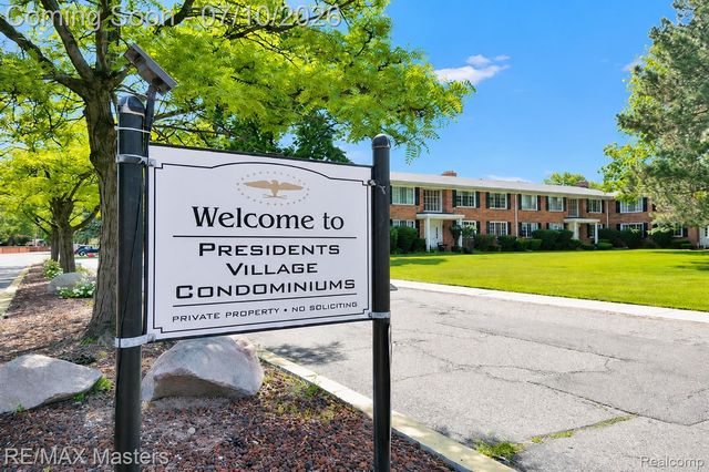 29606 Hoover Road 606, Warren, MI 48093