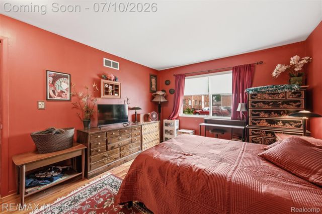 29606 Hoover Road 606, Warren, MI 48093