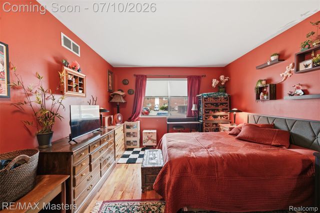 29606 Hoover Road 606, Warren, MI 48093