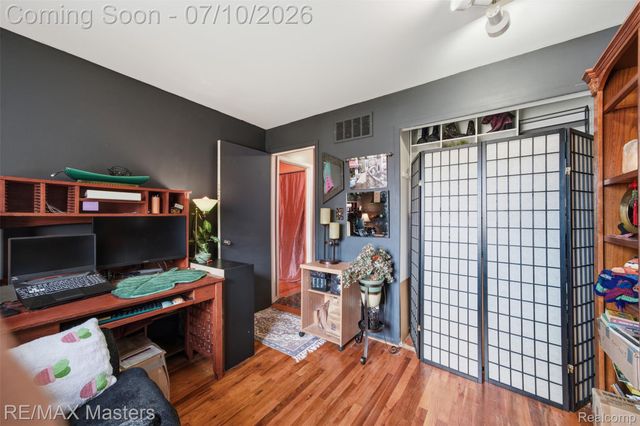 29606 Hoover Road 606, Warren, MI 48093