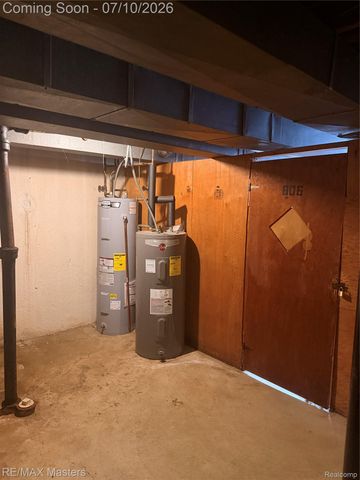 29606 Hoover Road 606, Warren, MI 48093