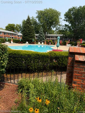 29606 Hoover Road 606, Warren, MI 48093