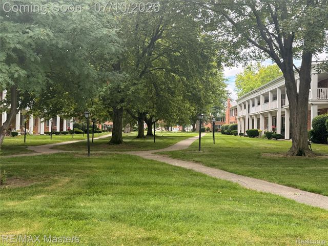 29606 Hoover Road 606, Warren, MI 48093