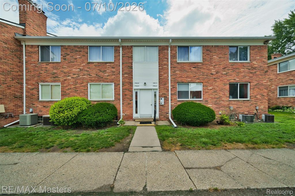 29606 Hoover Road 606, Warren, MI 48093