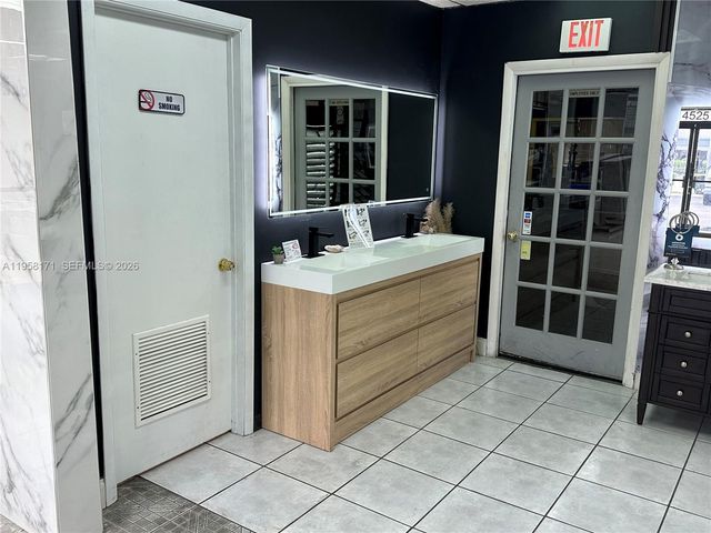 DORAL, Doral, FL 33166