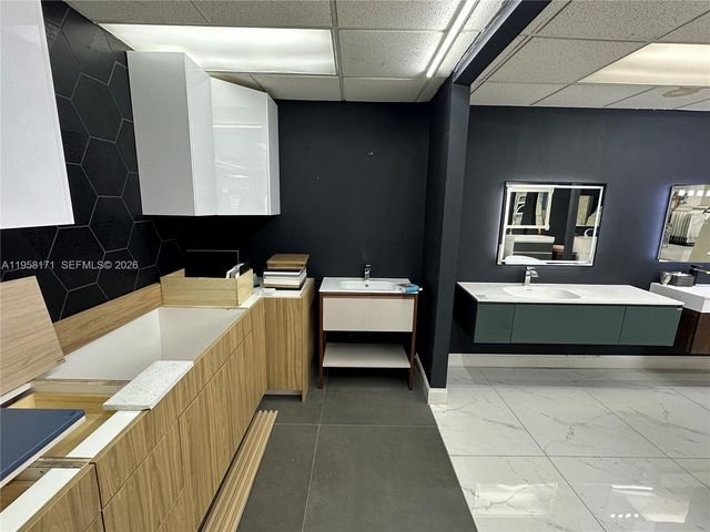 DORAL, Doral, FL 33166