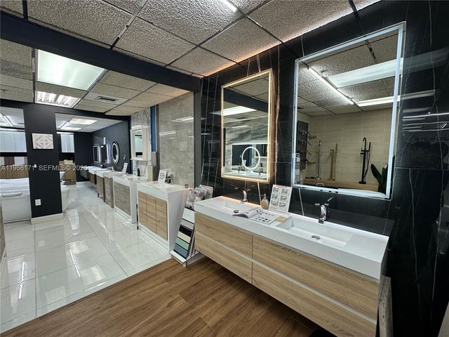 DORAL, Doral, FL 33166