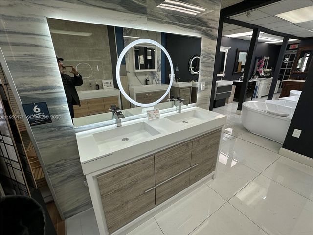 DORAL, Doral, FL 33166