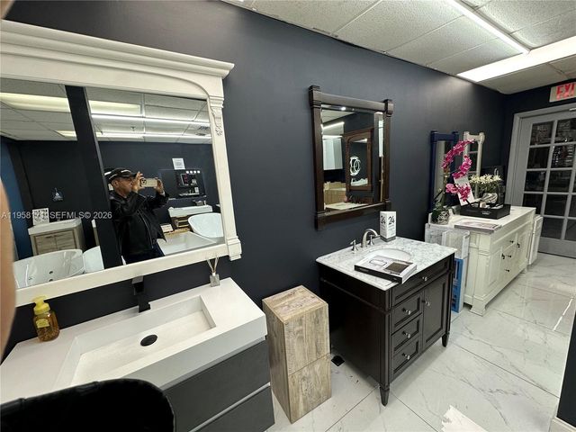 DORAL, Doral, FL 33166