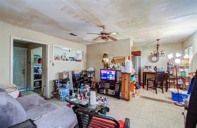 5011 Cresthaven Circle, Houston, TX 77048