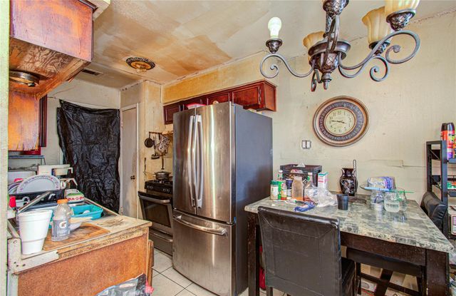 5011 Cresthaven Circle, Houston, TX 77048