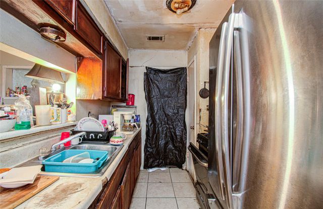 5011 Cresthaven Circle, Houston, TX 77048