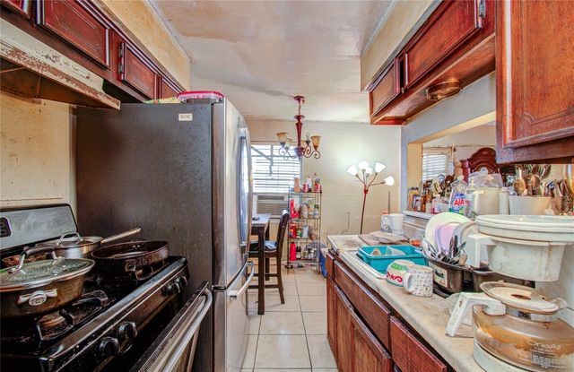 5011 Cresthaven Circle, Houston, TX 77048