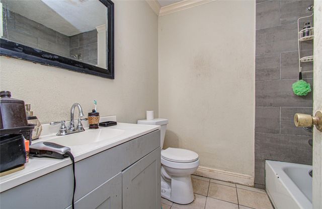 5011 Cresthaven Circle, Houston, TX 77048