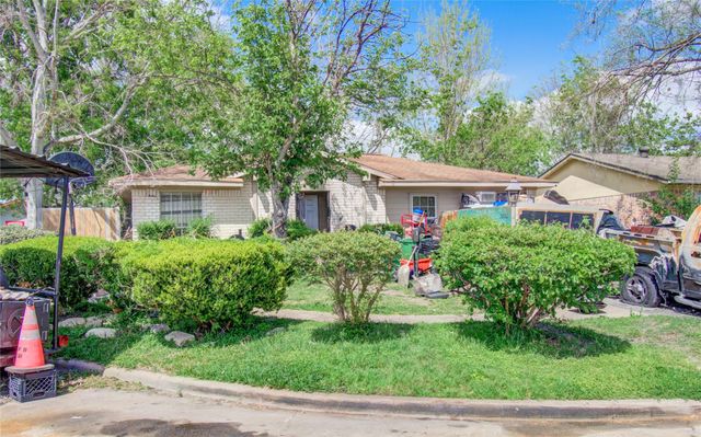 5011 Cresthaven Circle, Houston, TX 77048