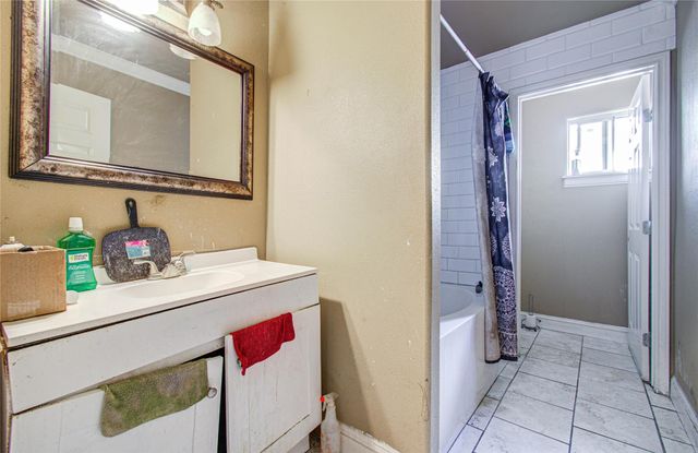 5011 Cresthaven Circle, Houston, TX 77048