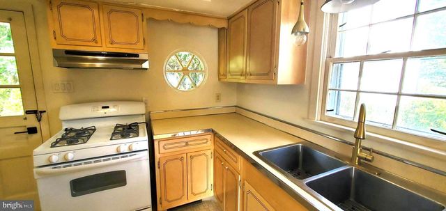 211 WOOD ST, Harrisburg, PA 17109