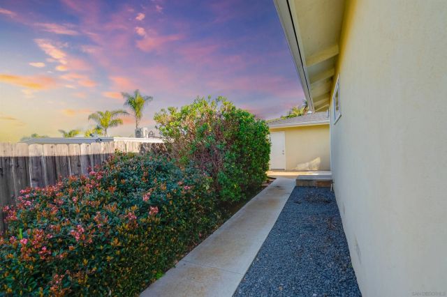 370 Tamarack Ave, Carlsbad, CA 92008