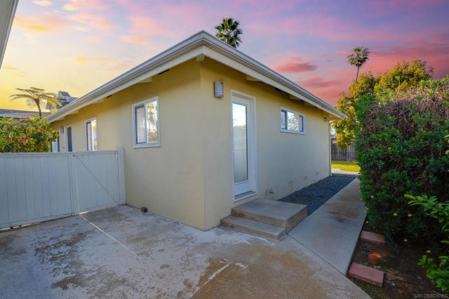 370 Tamarack Ave, Carlsbad, CA 92008