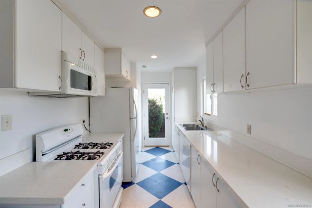 370 Tamarack Ave, Carlsbad, CA 92008