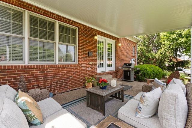 538 Houston Oaks Drive, Paris, KY 40361