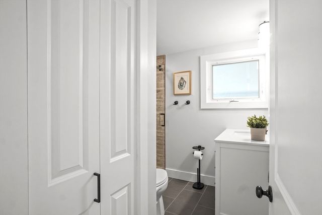 67 Montgomery Rd, Swansea, MA 02777