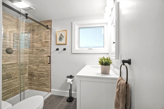 67 Montgomery Rd, Swansea, MA 02777