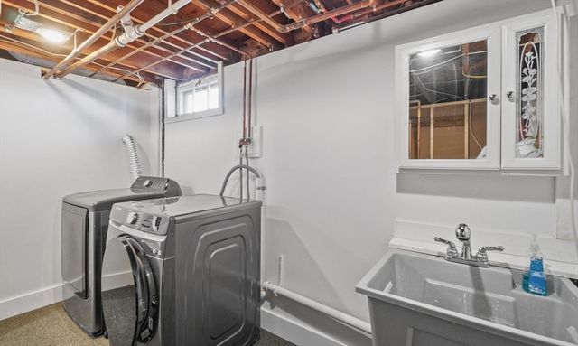 67 Montgomery Rd, Swansea, MA 02777