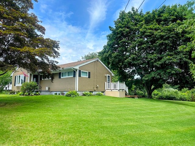 67 Montgomery Rd, Swansea, MA 02777