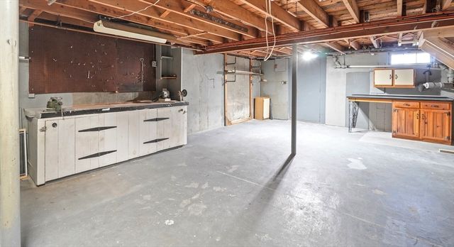 67 Montgomery Rd, Swansea, MA 02777