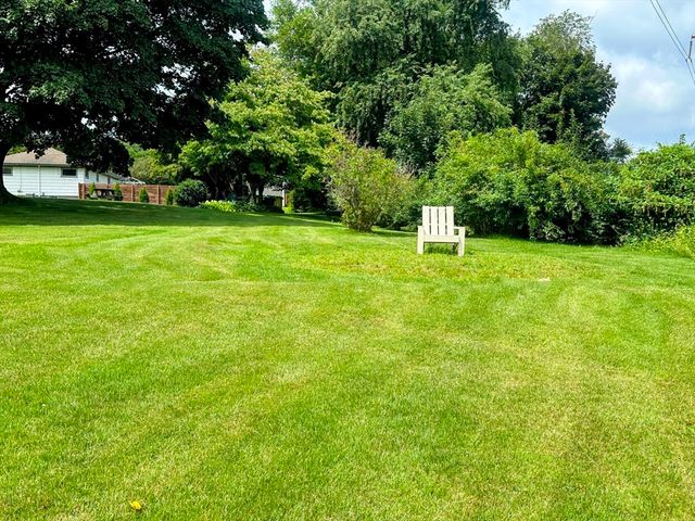 67 Montgomery Rd, Swansea, MA 02777
