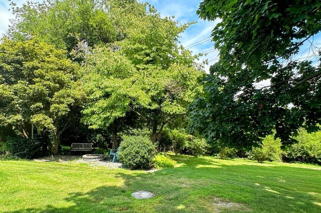 67 Montgomery Rd, Swansea, MA 02777