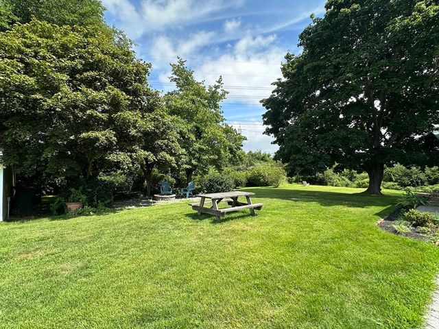 67 Montgomery Rd, Swansea, MA 02777