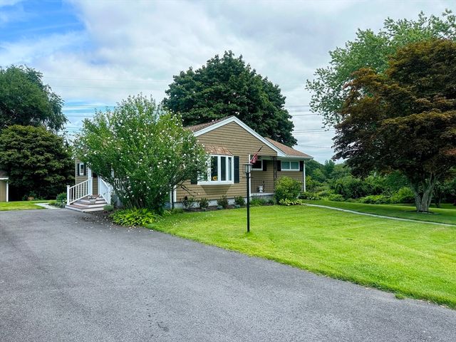 67 Montgomery Rd, Swansea, MA 02777