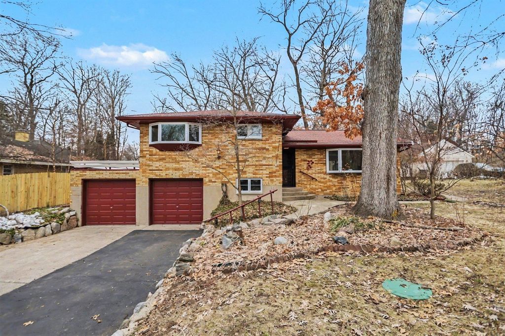 52511 Lynnewood Avenue, South Bend, IN 46628