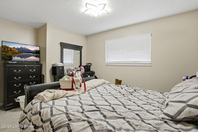 5012 Abbydale Ct, Louisville, KY 40229