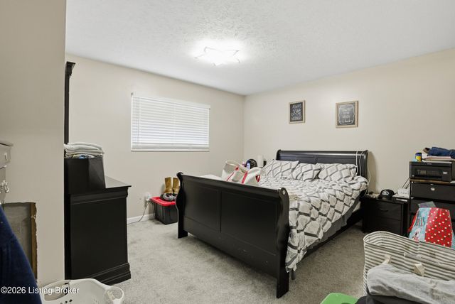 5012 Abbydale Ct, Louisville, KY 40229