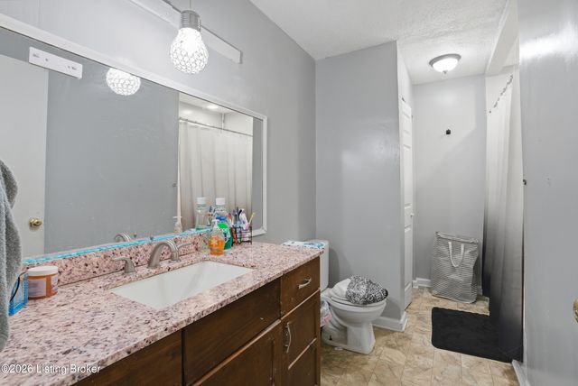 5012 Abbydale Ct, Louisville, KY 40229