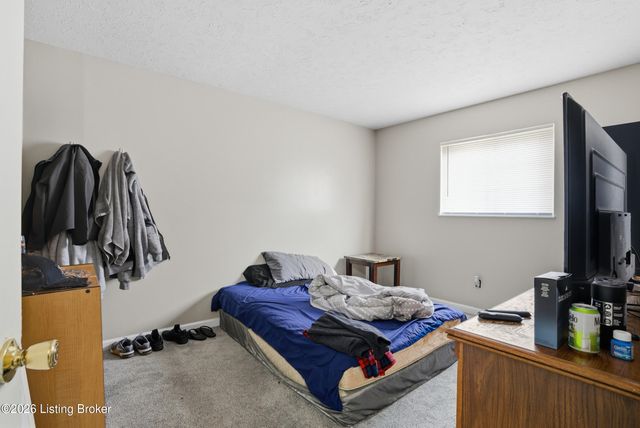 5012 Abbydale Ct, Louisville, KY 40229