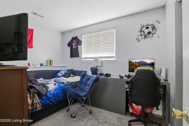 5012 Abbydale Ct, Louisville, KY 40229