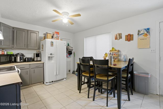 5012 Abbydale Ct, Louisville, KY 40229