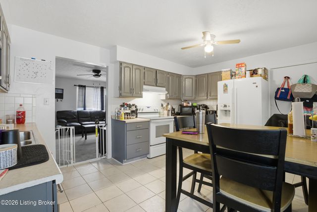 5012 Abbydale Ct, Louisville, KY 40229