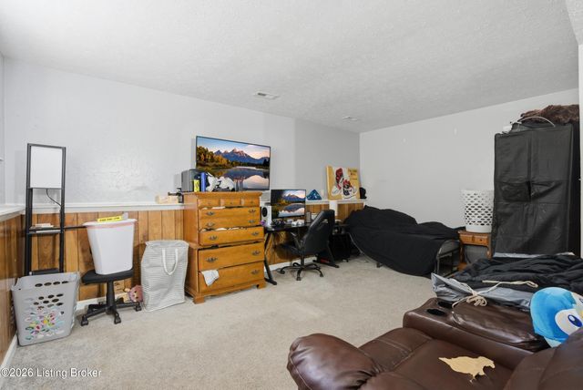 5012 Abbydale Ct, Louisville, KY 40229