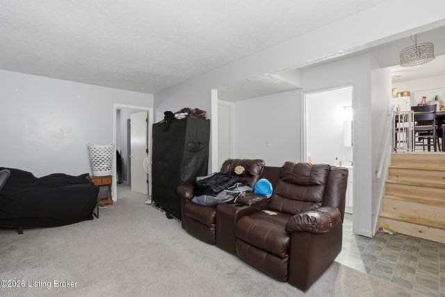 5012 Abbydale Ct, Louisville, KY 40229