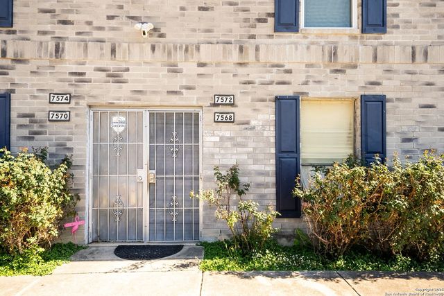 7568 Windsor Oaks, San Antonio, TX 78239