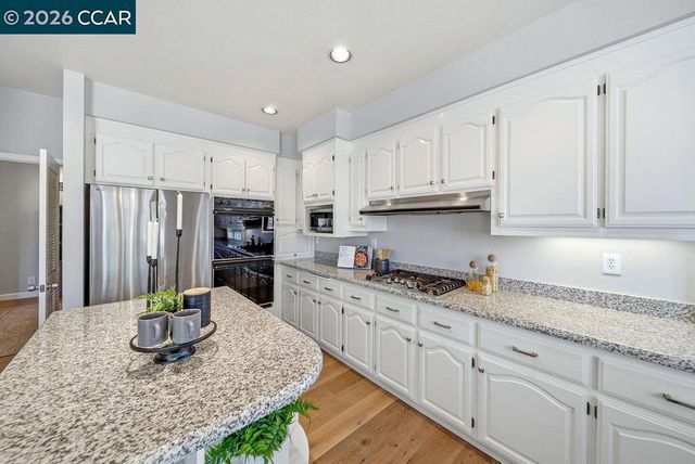 3051 Miwok Way, Clayton, CA 94517