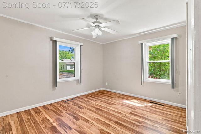 10401 Albany Street, Oak Park, MI 48237