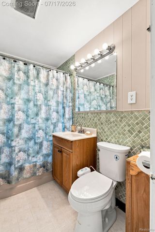 10401 Albany Street, Oak Park, MI 48237