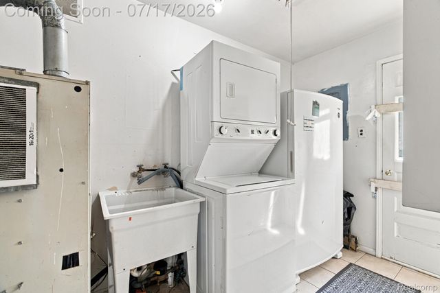 10401 Albany Street, Oak Park, MI 48237