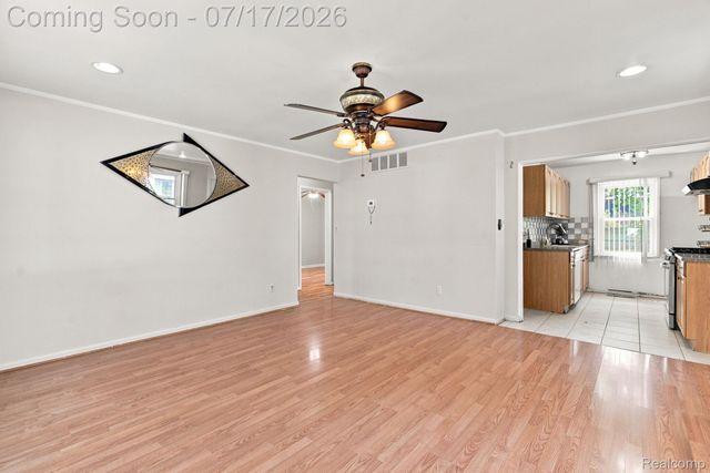 10401 Albany Street, Oak Park, MI 48237